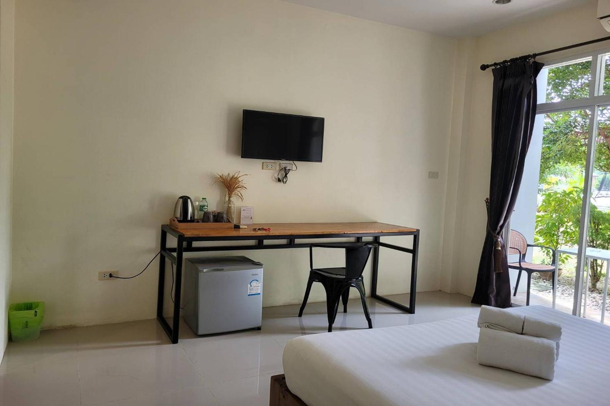 Snooze Inn Phuket - Free Shuttle To Bang Rong Pier Pa Khlok Exterior photo